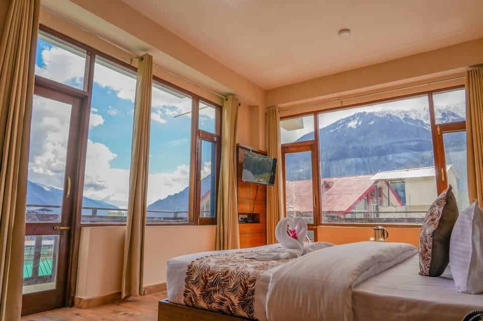 Executive Room, Balcony | Iron/ironing board, free WiFi