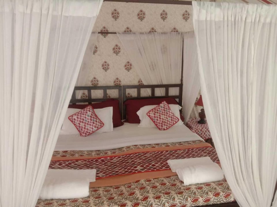 Luxury Tent, Garden View | Desk, laptop workspace