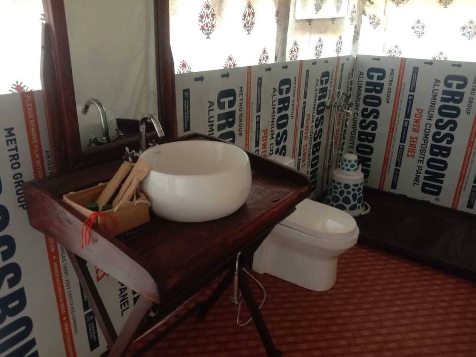 Luxury Tent, Garden View | Bathroom | Shower, towels, soap, shampoo