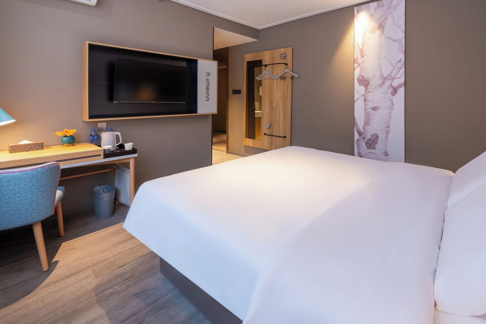 WiFi (free), bed sheets