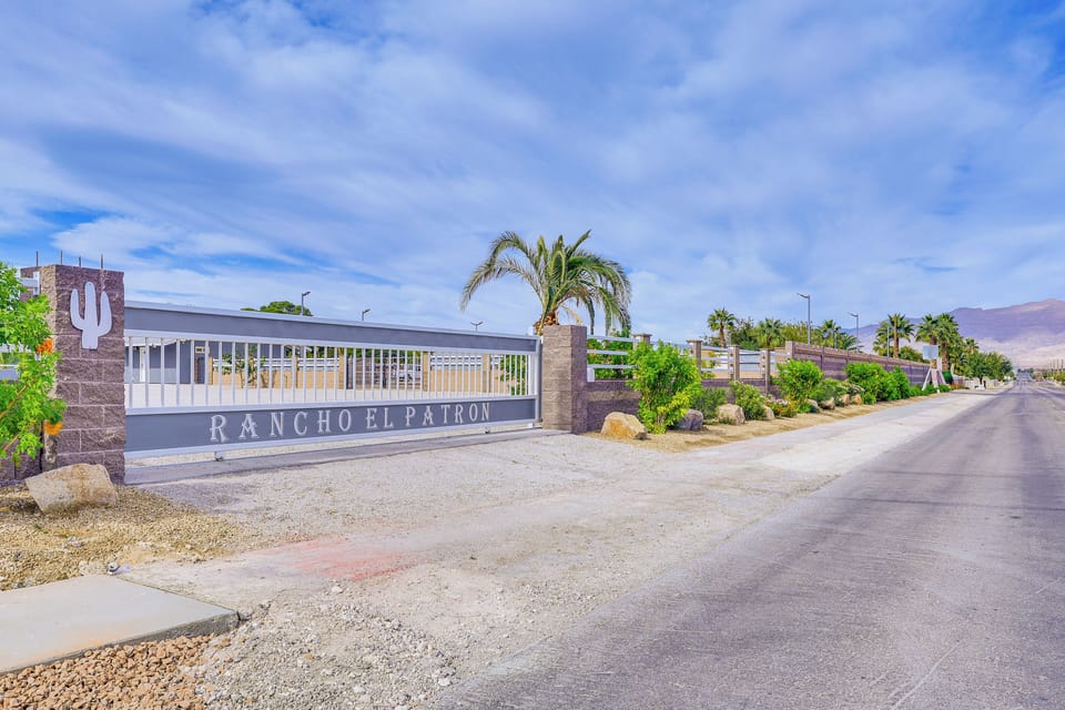 Parking | Driveway (4 Vehicles) | RV Parking (Upon Request)