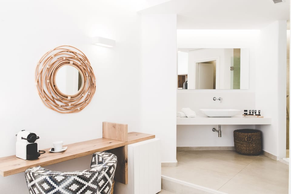 Signature Suite | Premium bedding, minibar, in-room safe, soundproofing