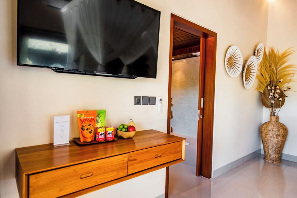 Premium bedding, pillowtop beds, minibar, in-room safe