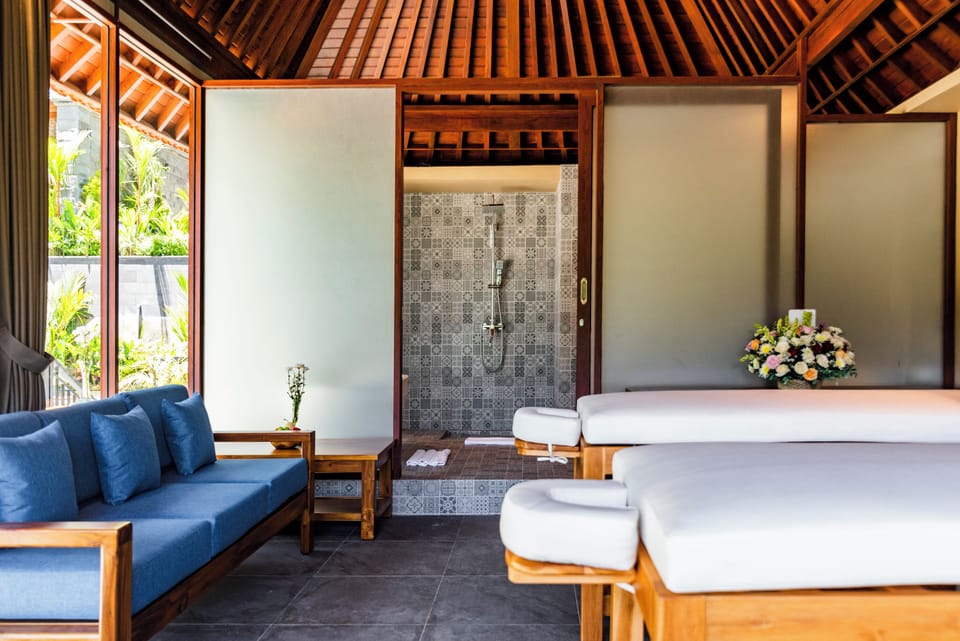 Hot stone massages, deep-tissue massages, 1 treatment room, massages