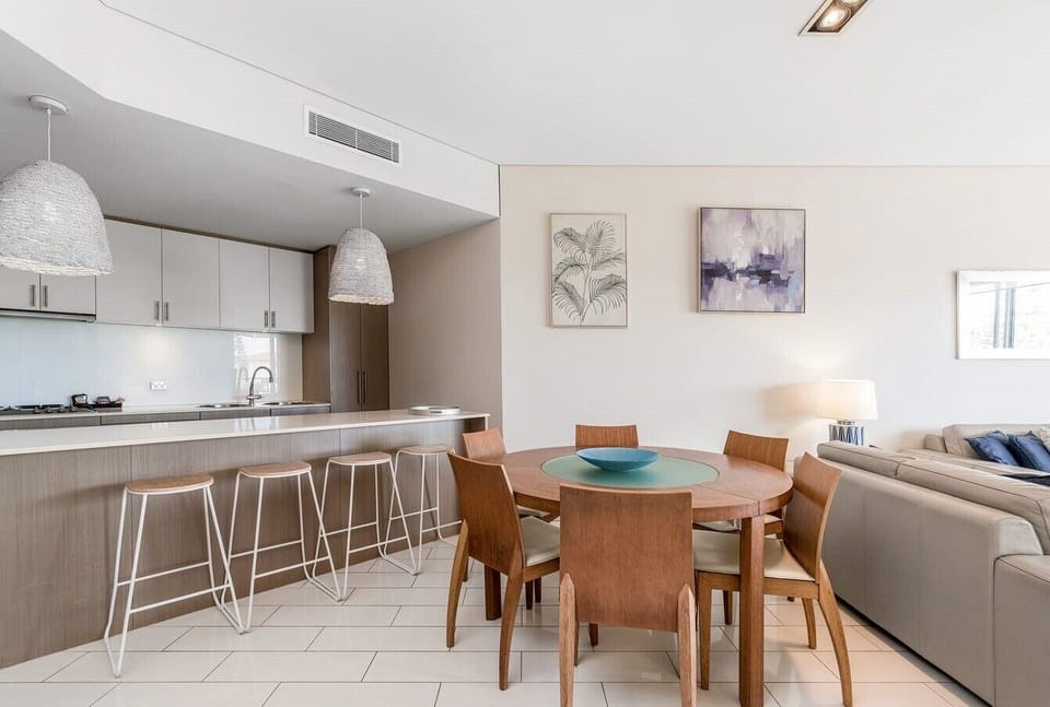 Luxury Apartment, Balcony, Park View | Dining room