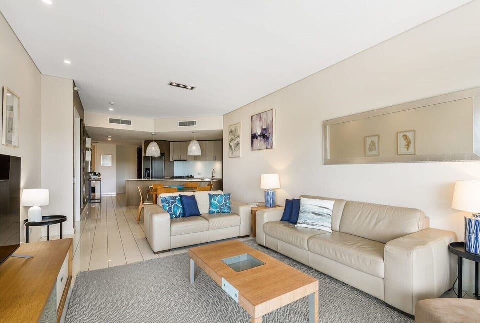 Luxury Apartment, Balcony, Park View | Living area
