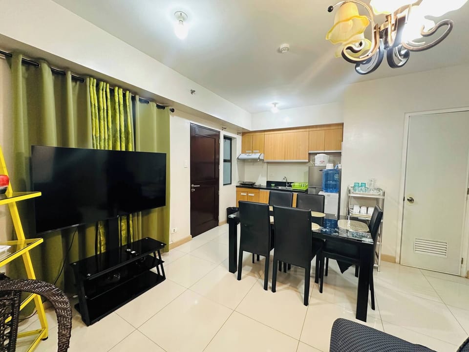 Apartment, 1 Bedroom, Accessible, Smoking | Dining