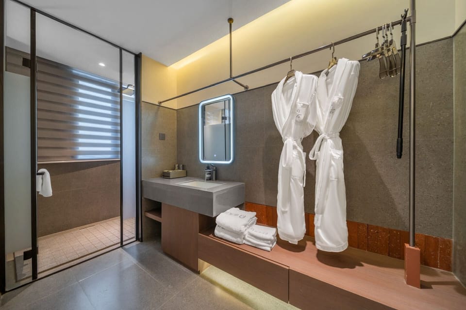 Basic Double Room, River View | Bathroom | Hair dryer, bathrobes, slippers, towels