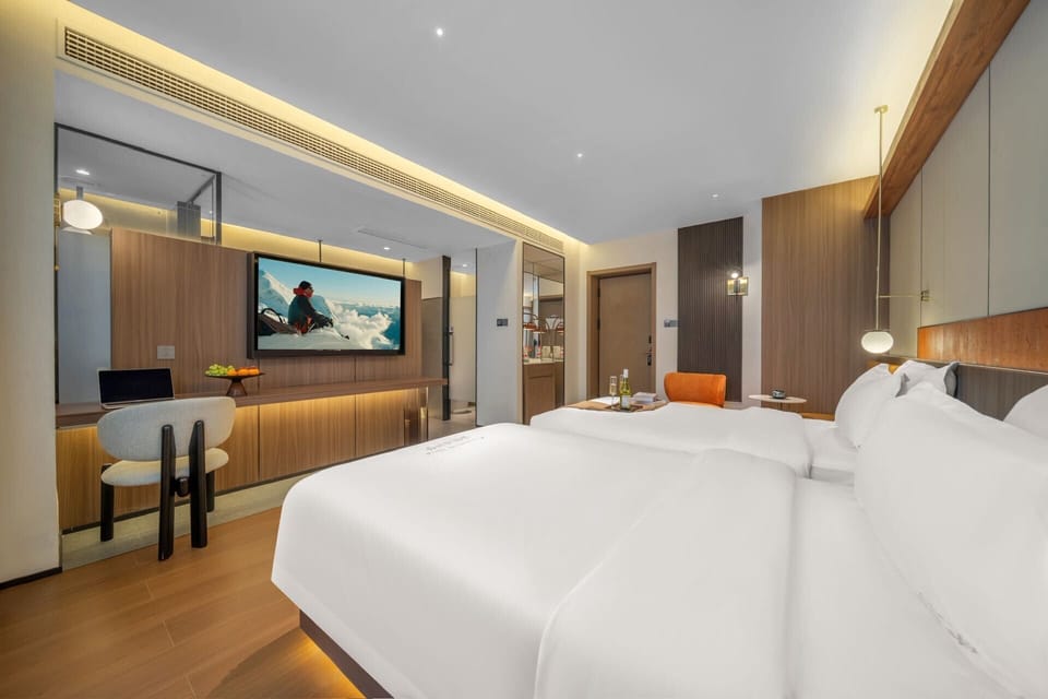 Basic Twin Room, City View | Desk, soundproofing, iron/ironing board (on request), WiFi (free)