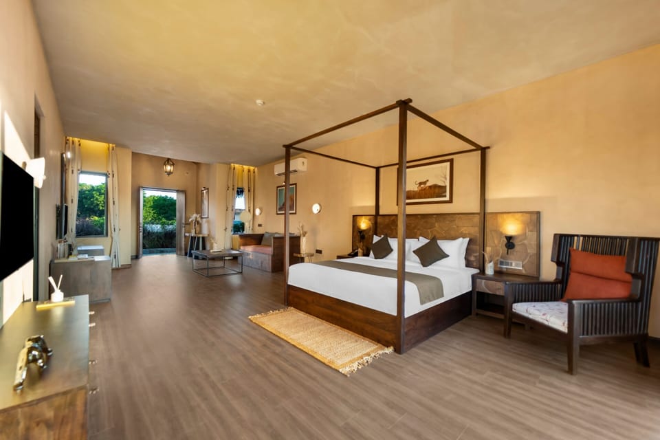 Luxury Cottage with Plunge Pool | Minibar (some free items), bed sheets