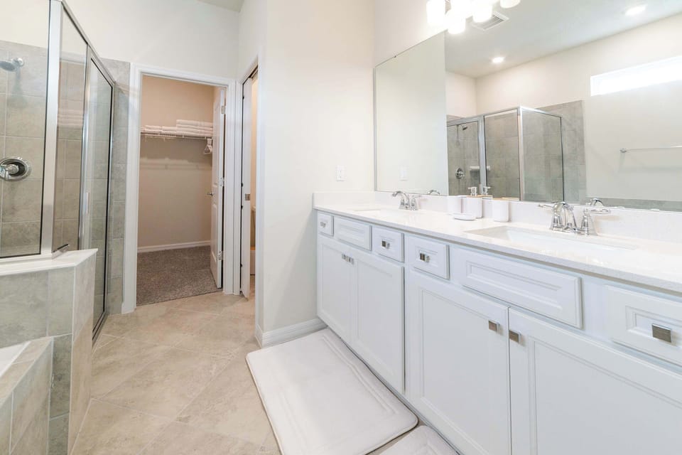 King master suite bathroom