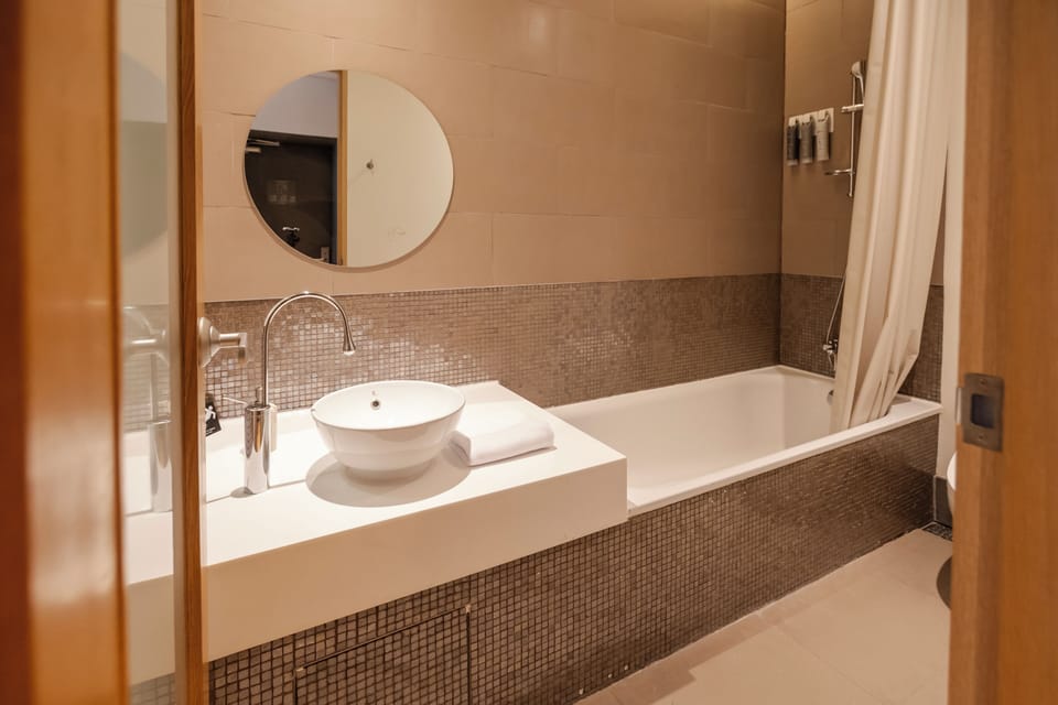 Deluxe Triple Room | Bathroom | Hair dryer, slippers, towels, soap