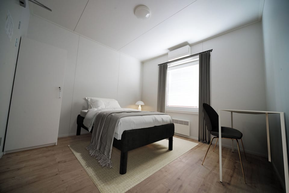 Basic Single Room | Desk, laptop workspace, WiFi (free)
