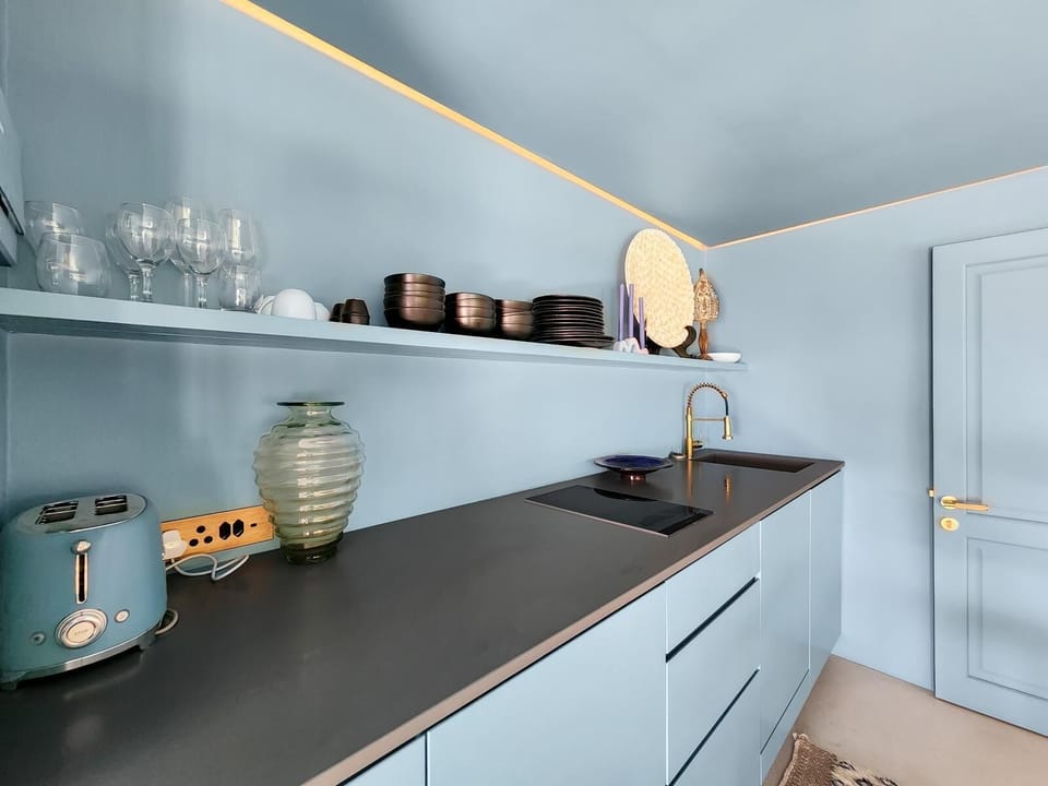 Panoramic Suite | Private kitchen | Mini-fridge, stovetop, dishwasher, cookware/dishes/utensils