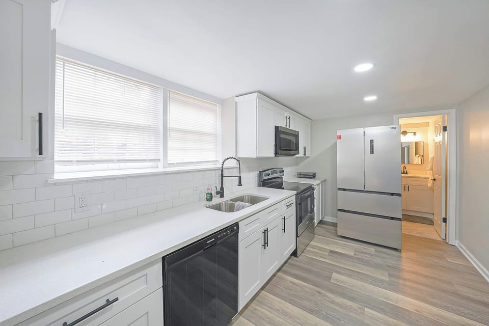 House, Multiple Beds, Kitchen, Garden View (Kennesaw Komfort) | Private kitchen