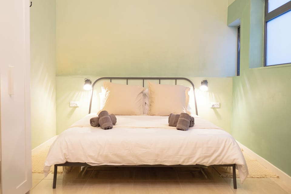 Basic Double Room | Desk, laptop workspace, blackout drapes, free WiFi