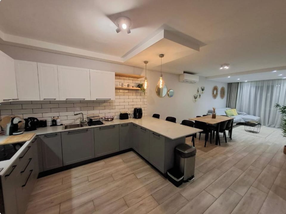 Apartment, 3 Bedrooms, Air conditioning, Beachside | Private kitchen | Electric kettle