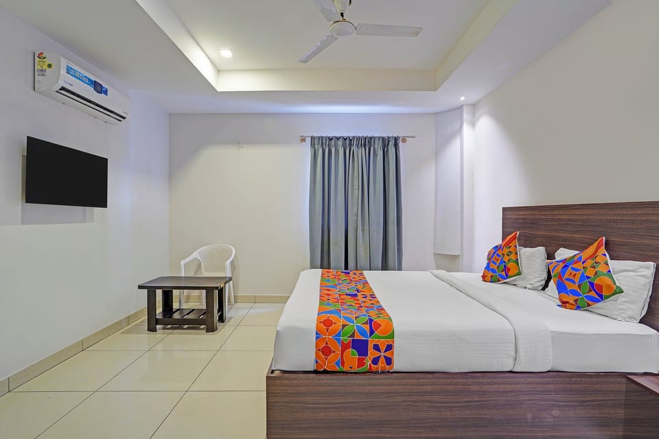 Egyptian cotton sheets, premium bedding, in-room safe, free WiFi