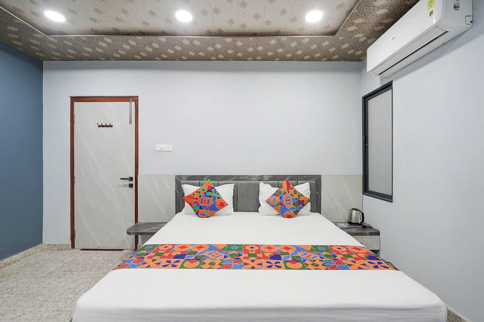Egyptian cotton sheets, premium bedding, in-room safe, free WiFi