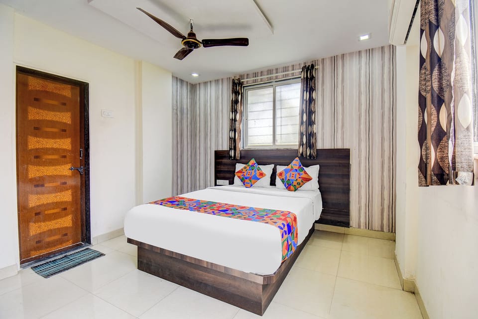 Egyptian cotton sheets, premium bedding, in-room safe, free WiFi