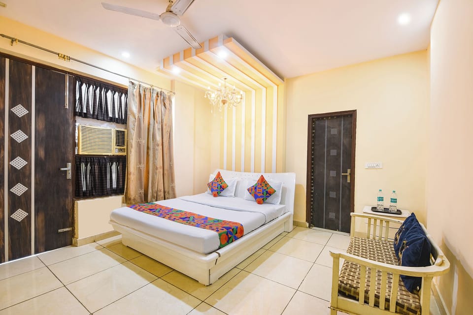 Egyptian cotton sheets, premium bedding, in-room safe, free WiFi