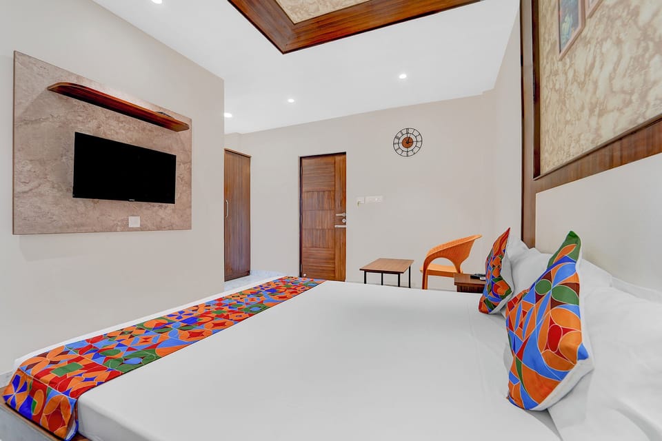 Egyptian cotton sheets, premium bedding, in-room safe, WiFi (free)