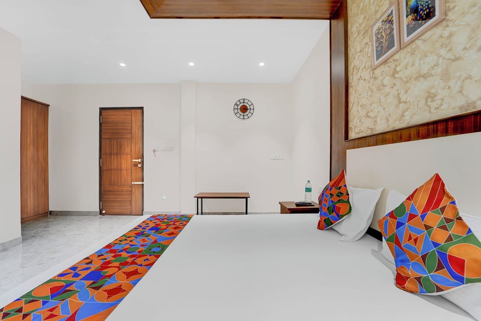 Egyptian cotton sheets, premium bedding, in-room safe, WiFi (free)