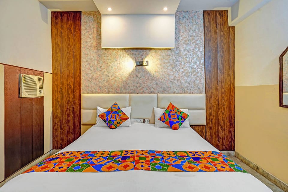 Deluxe Room | Egyptian cotton sheets, premium bedding, in-room safe, desk