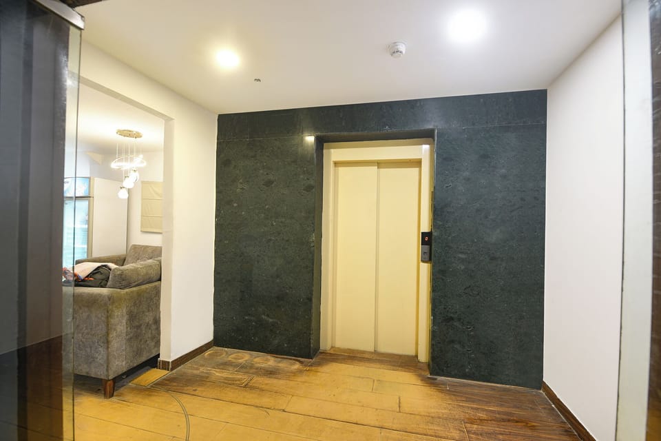 Fabhotel Crescent Hotel in Noida