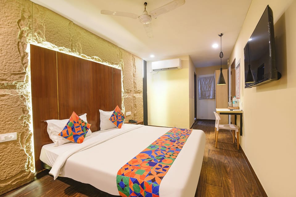 Egyptian cotton sheets, premium bedding, in-room safe, free WiFi