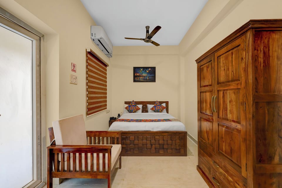 Egyptian cotton sheets, premium bedding, in-room safe, free WiFi