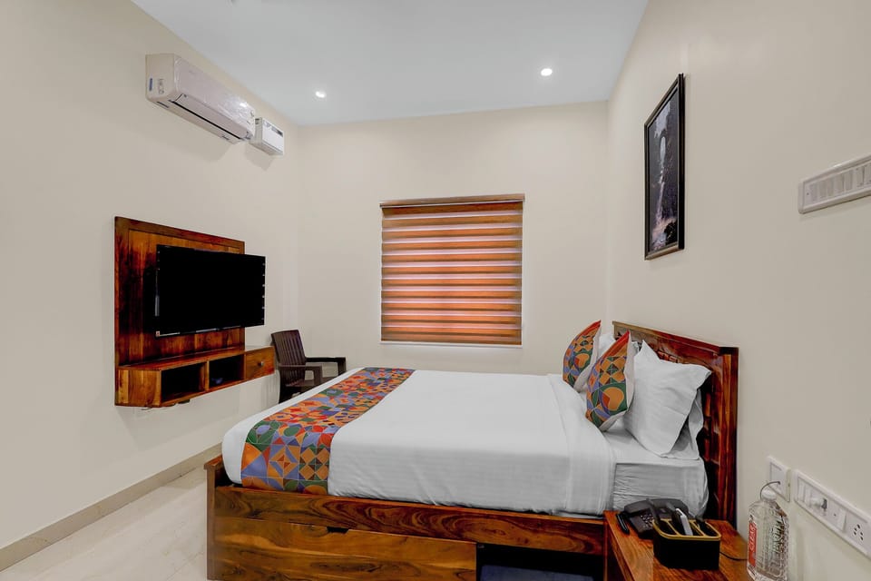 Egyptian cotton sheets, premium bedding, in-room safe, free WiFi
