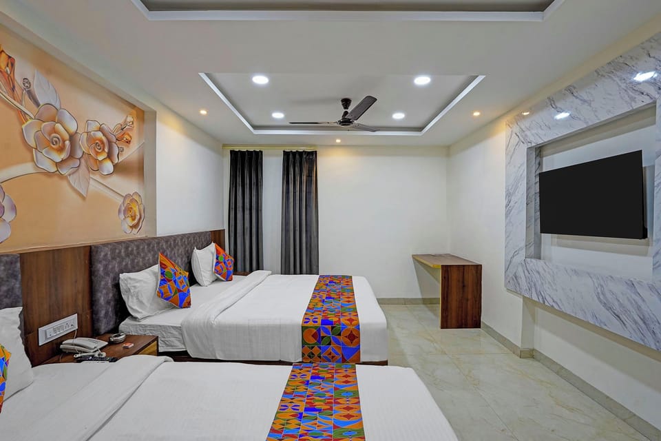 Egyptian cotton sheets, premium bedding, in-room safe, WiFi (free)