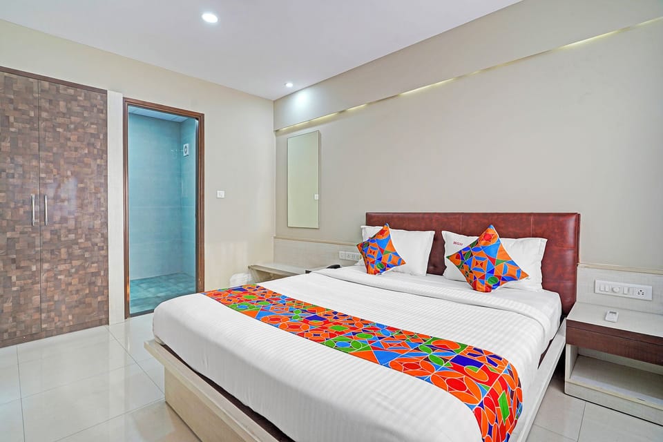 Egyptian cotton sheets, premium bedding, in-room safe, desk