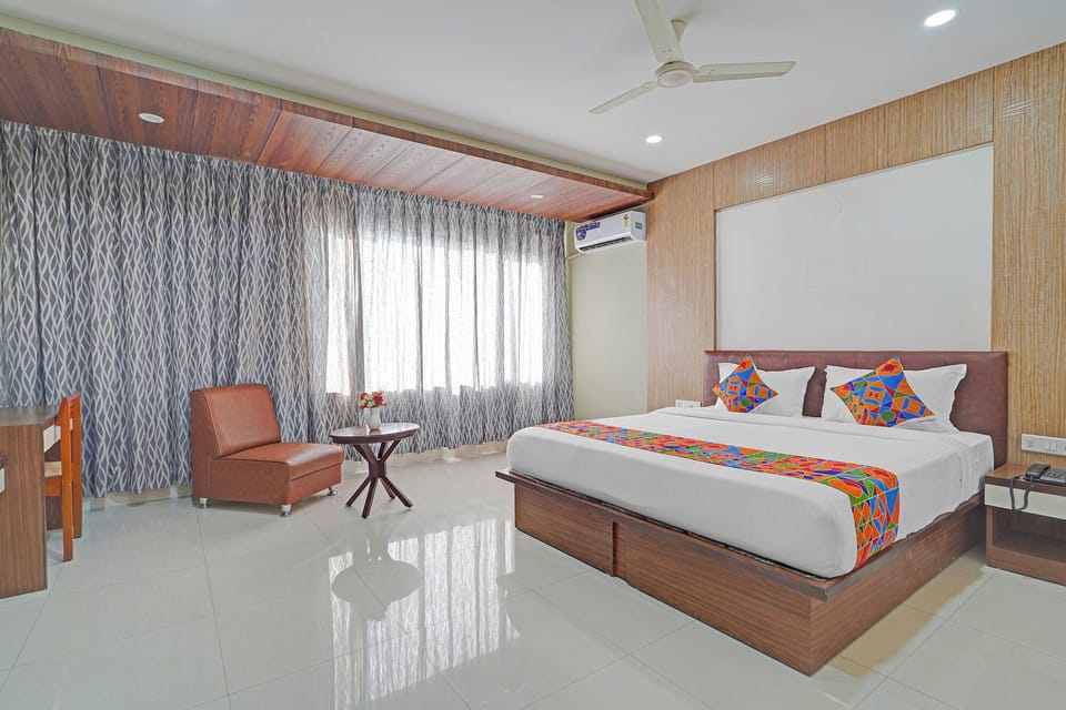 Premium Room | Egyptian cotton sheets, premium bedding, in-room safe, desk