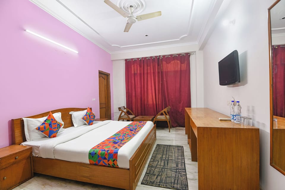 Egyptian cotton sheets, premium bedding, in-room safe, free WiFi