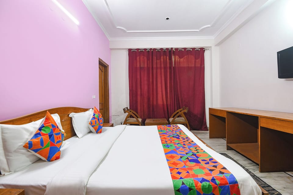 Egyptian cotton sheets, premium bedding, in-room safe, free WiFi