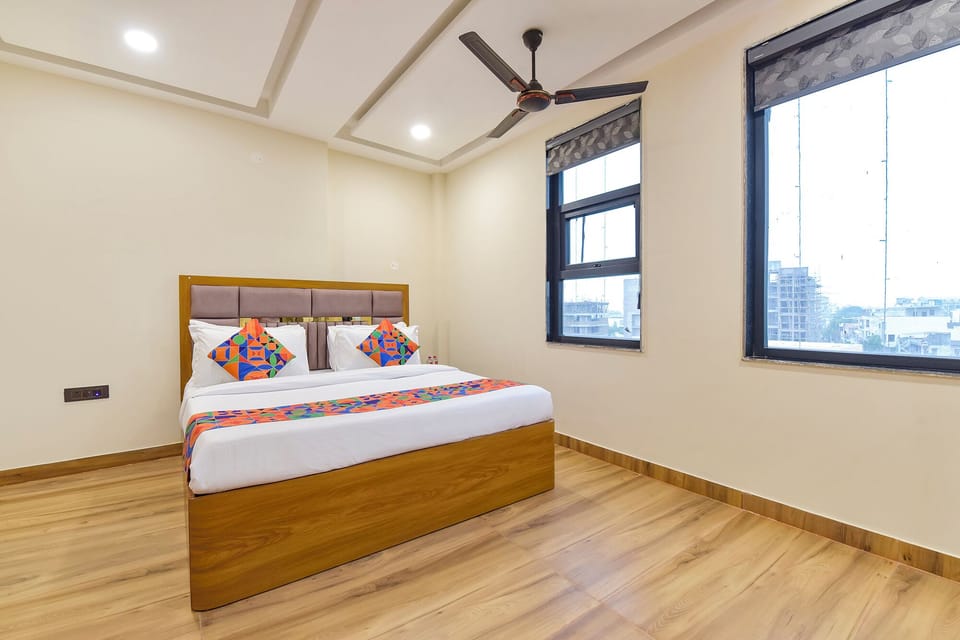 Egyptian cotton sheets, premium bedding, in-room safe, free WiFi