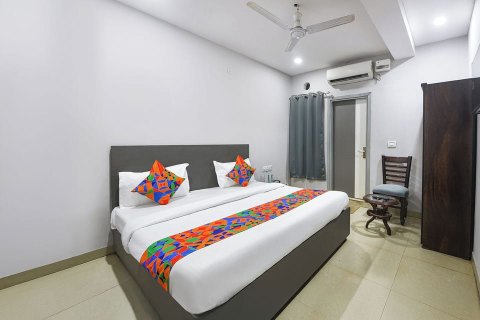 Egyptian cotton sheets, premium bedding, in-room safe, WiFi (free)