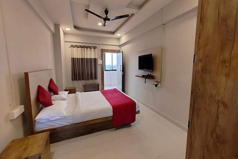 Deluxe Room | Egyptian cotton sheets, premium bedding, in-room safe, free WiFi