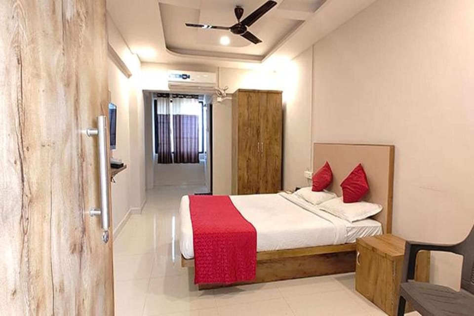 Egyptian cotton sheets, premium bedding, in-room safe, free WiFi