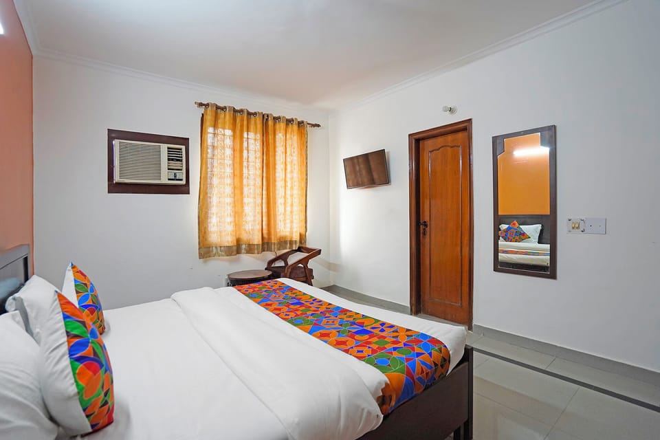 Egyptian cotton sheets, premium bedding, in-room safe, free WiFi