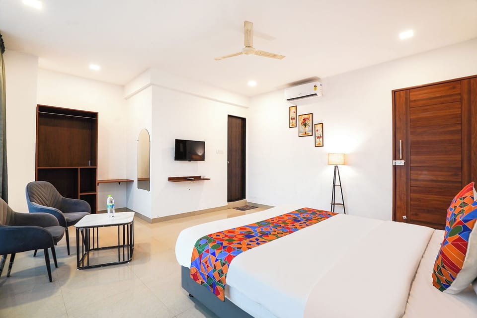 Egyptian cotton sheets, premium bedding, in-room safe, free WiFi