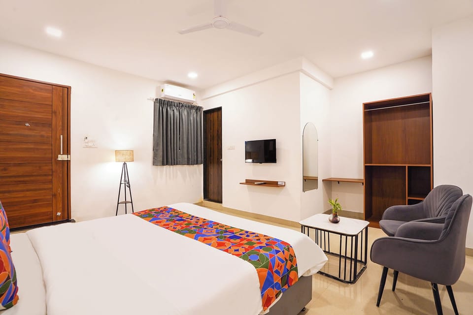 Egyptian cotton sheets, premium bedding, in-room safe, free WiFi