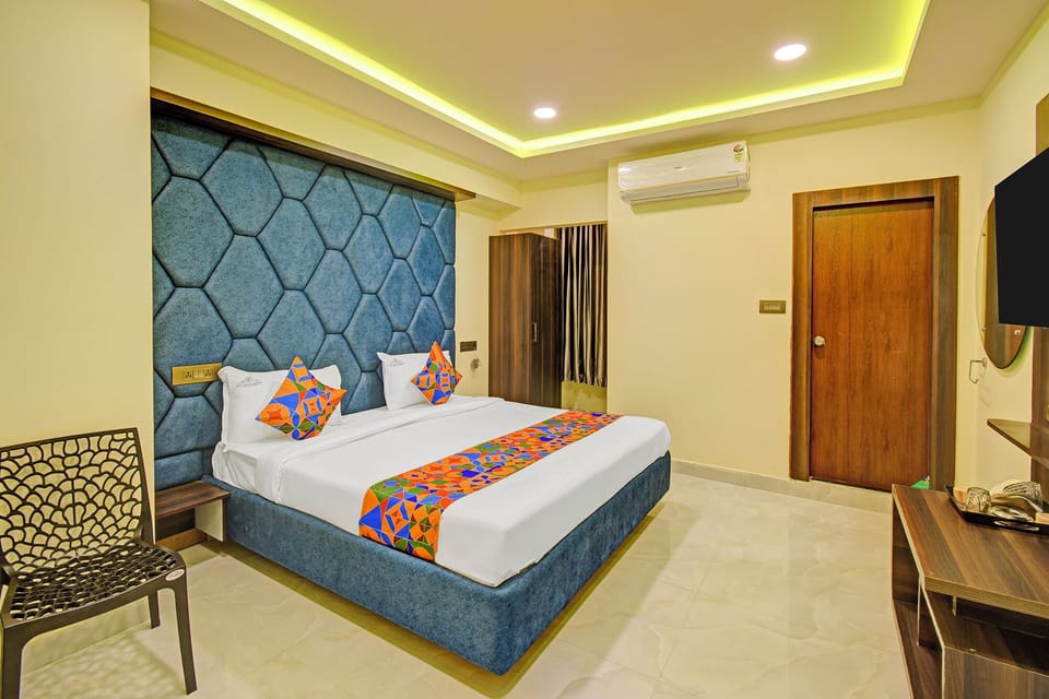 Egyptian cotton sheets, premium bedding, in-room safe, free WiFi