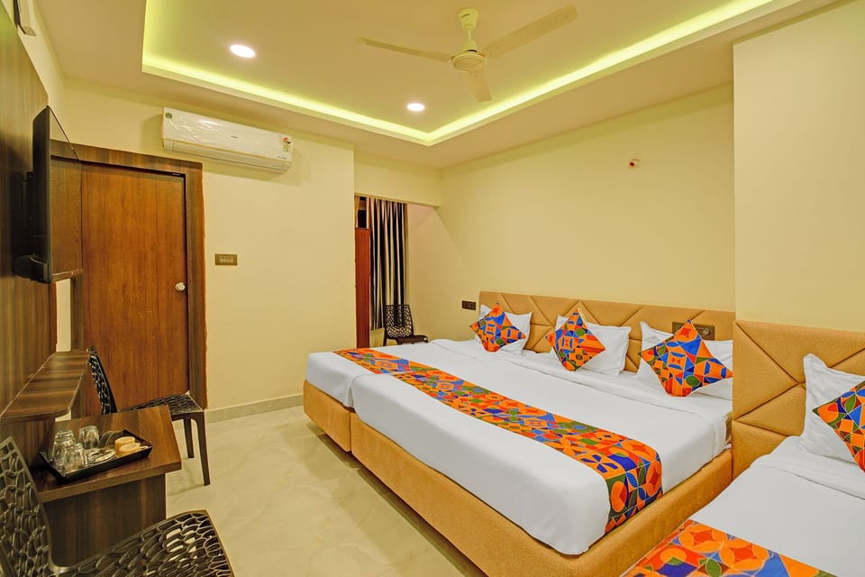Egyptian cotton sheets, premium bedding, in-room safe, free WiFi