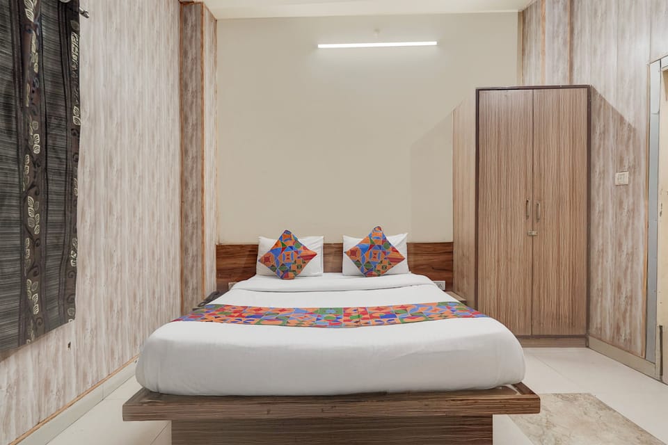 Egyptian cotton sheets, premium bedding, in-room safe, free WiFi