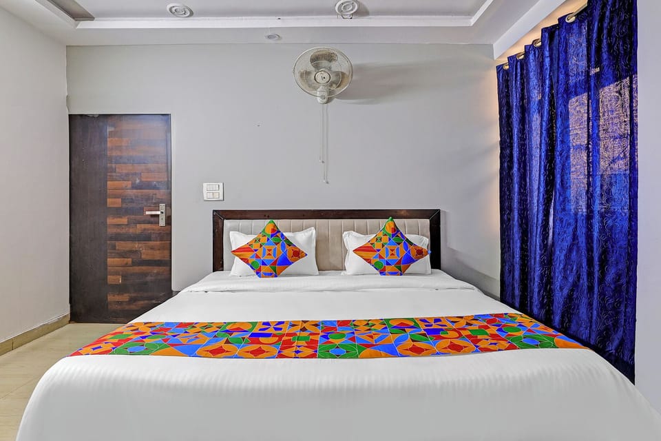 Egyptian cotton sheets, premium bedding, in-room safe, free WiFi