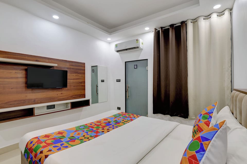 Deluxe Room | Egyptian cotton sheets, premium bedding, in-room safe, free WiFi
