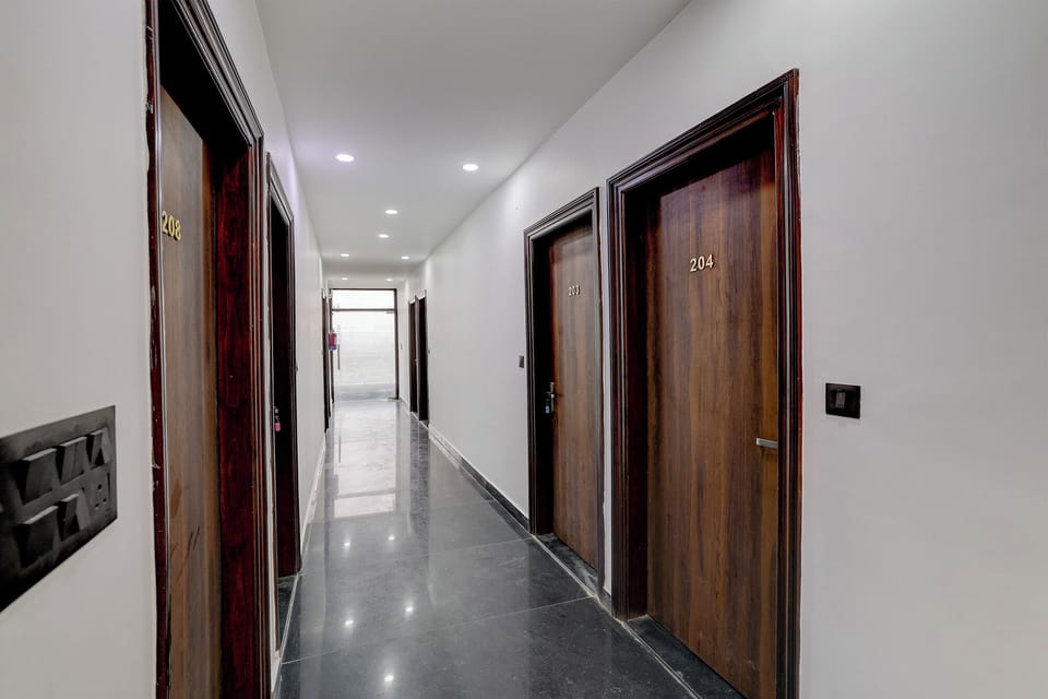 Fabhotel Groom Room Hotel in Noida